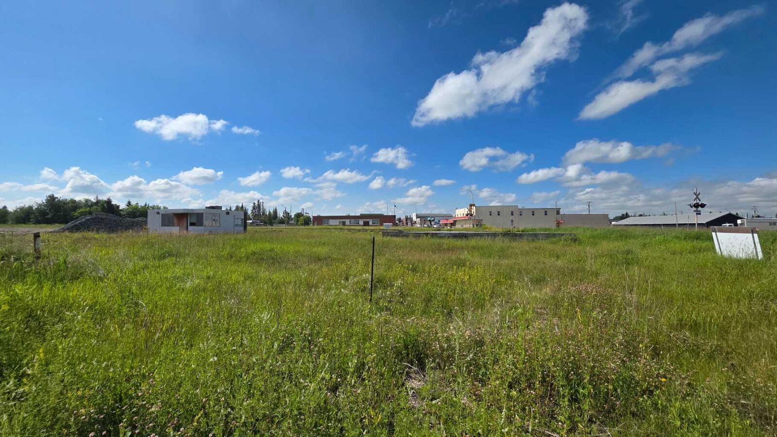 Property Photo:  4919 52 Ave  AB T0E 1N0 