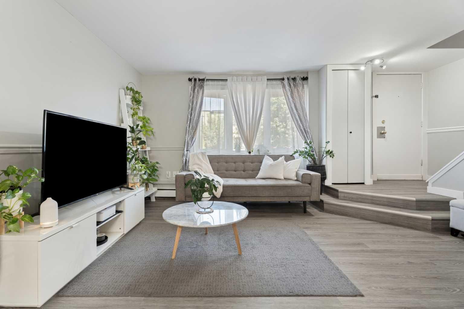 Property Photo:  3809 45 Street SW 63  AB T3E 3H4 