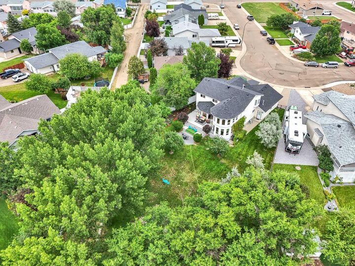 Property Photo: 612 Sangster Crescent SW AB T0J 2P2