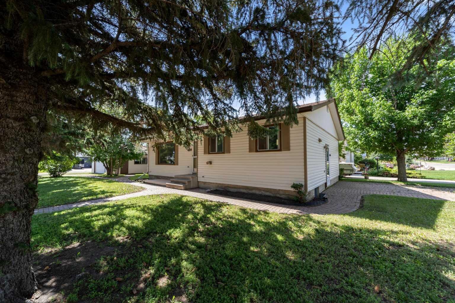 Property Photo:  4814 49 Avenue  AB T0B 1N0 