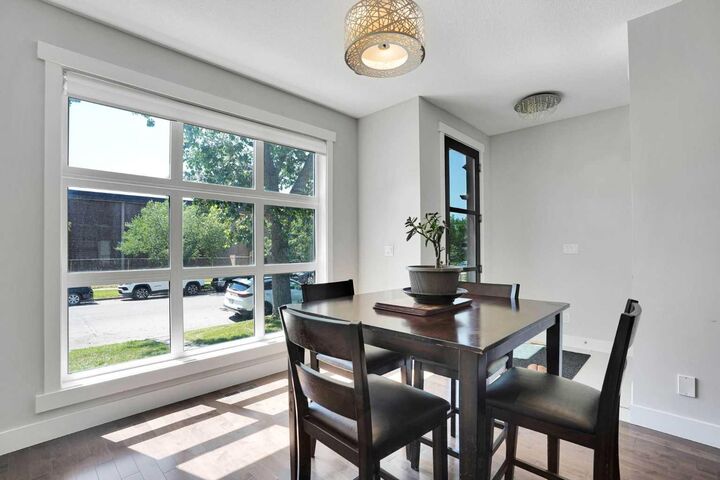Property Photo:  1018 20 Avenue SE  AB T2G 1M6 