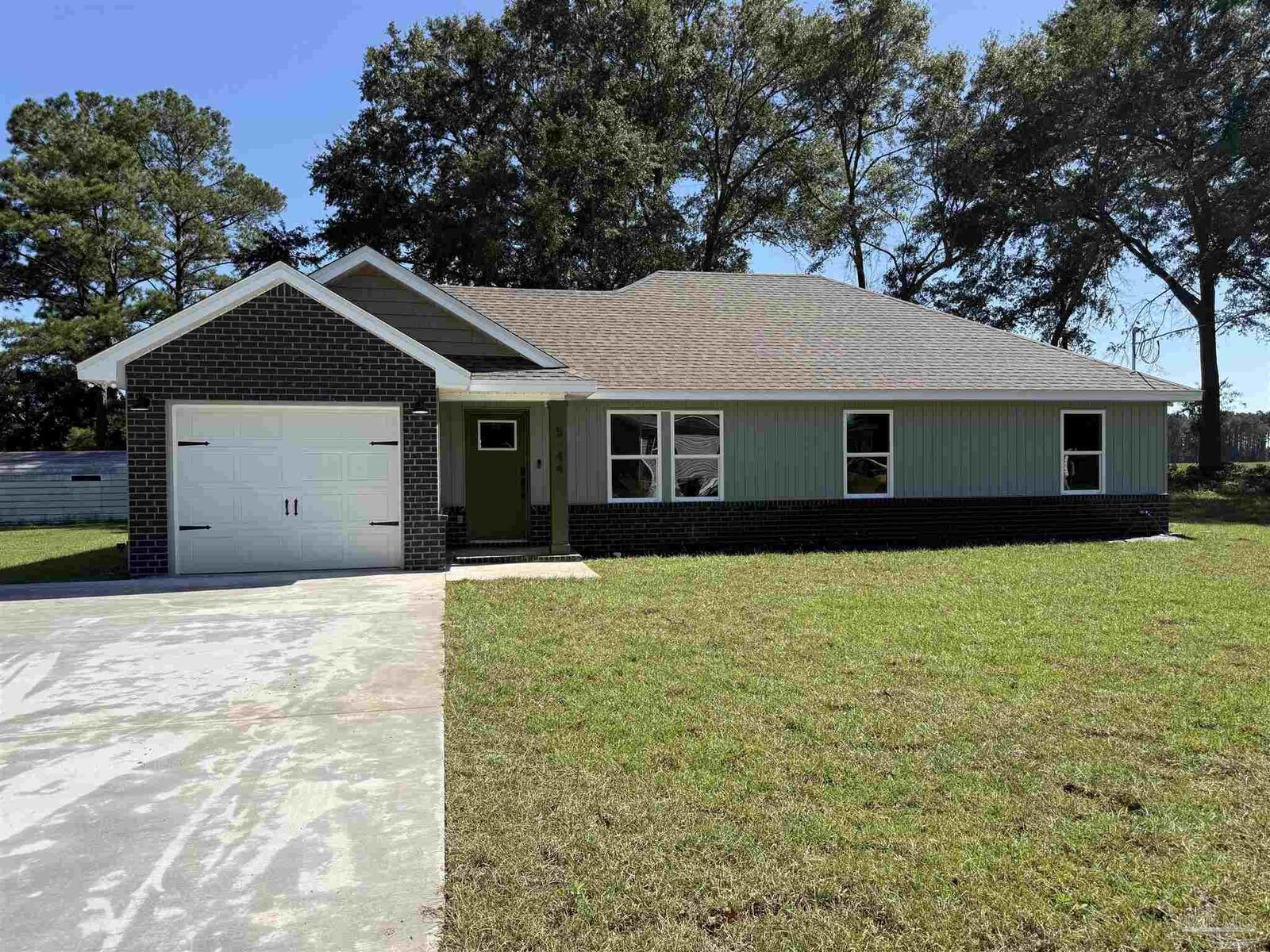 Property Photo: 5144 Blackmon Dr FL 32565