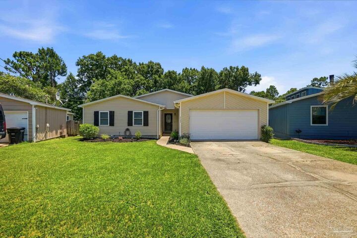 Property Photo: 4085 Powrie Dr FL 32504