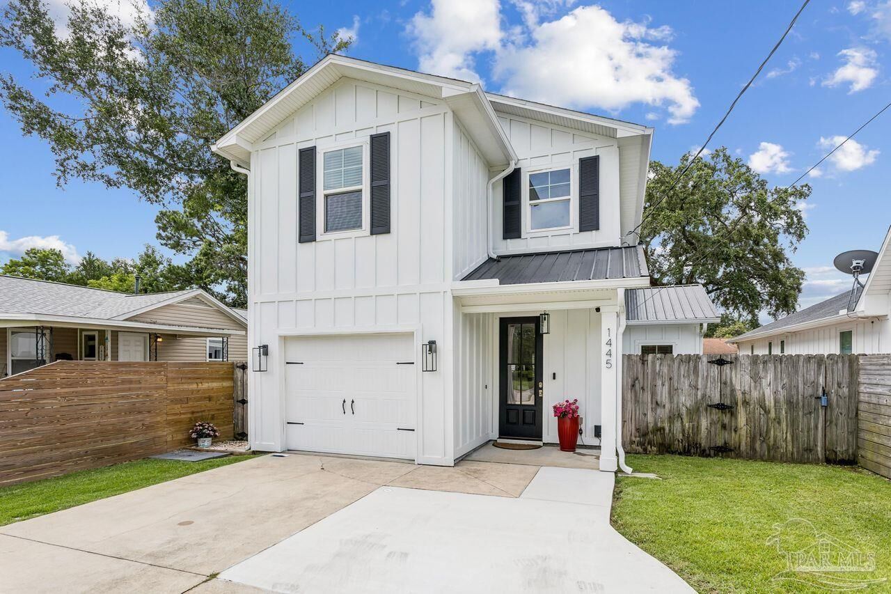 Property Photo: 1445 E Cross St FL 32503