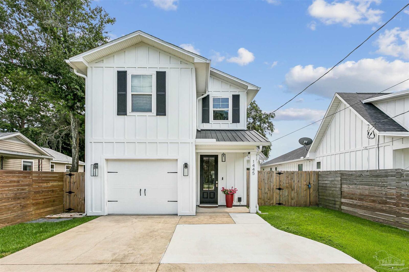 Property Photo: 1445 E Cross St FL 32503