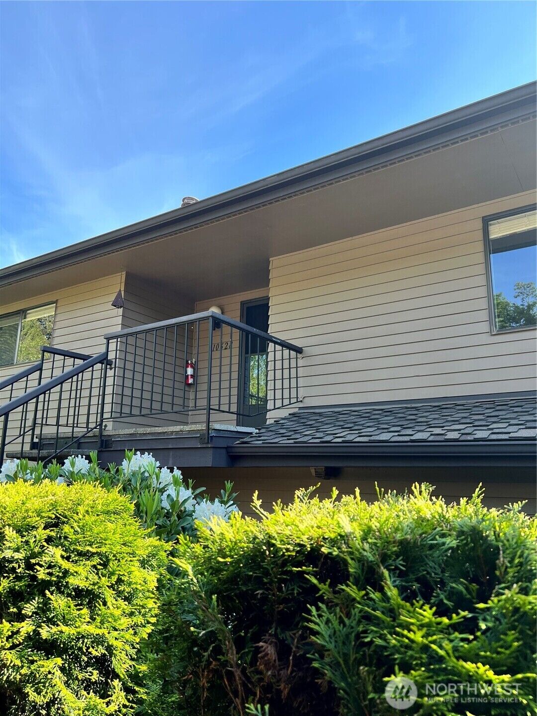 Property Photo: 10628 Glen Acres Dr S WA 98168