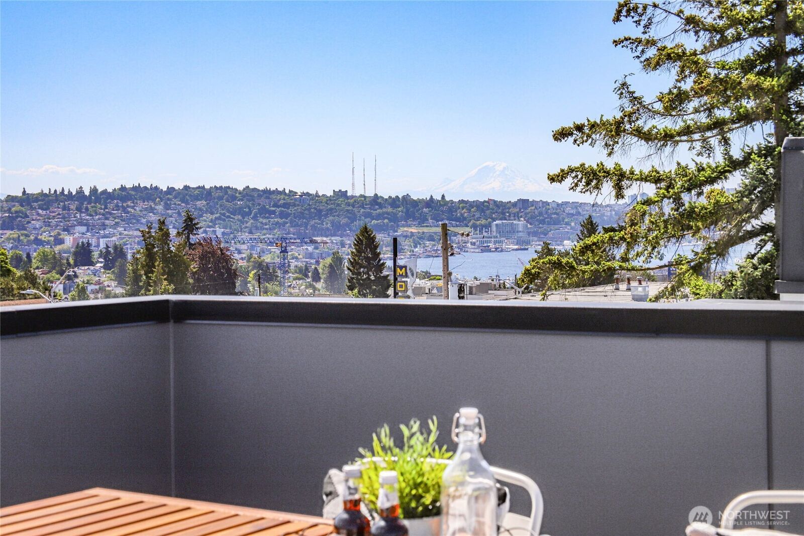 Property Photo:  4222  Linden Avenue N  WA 98103 