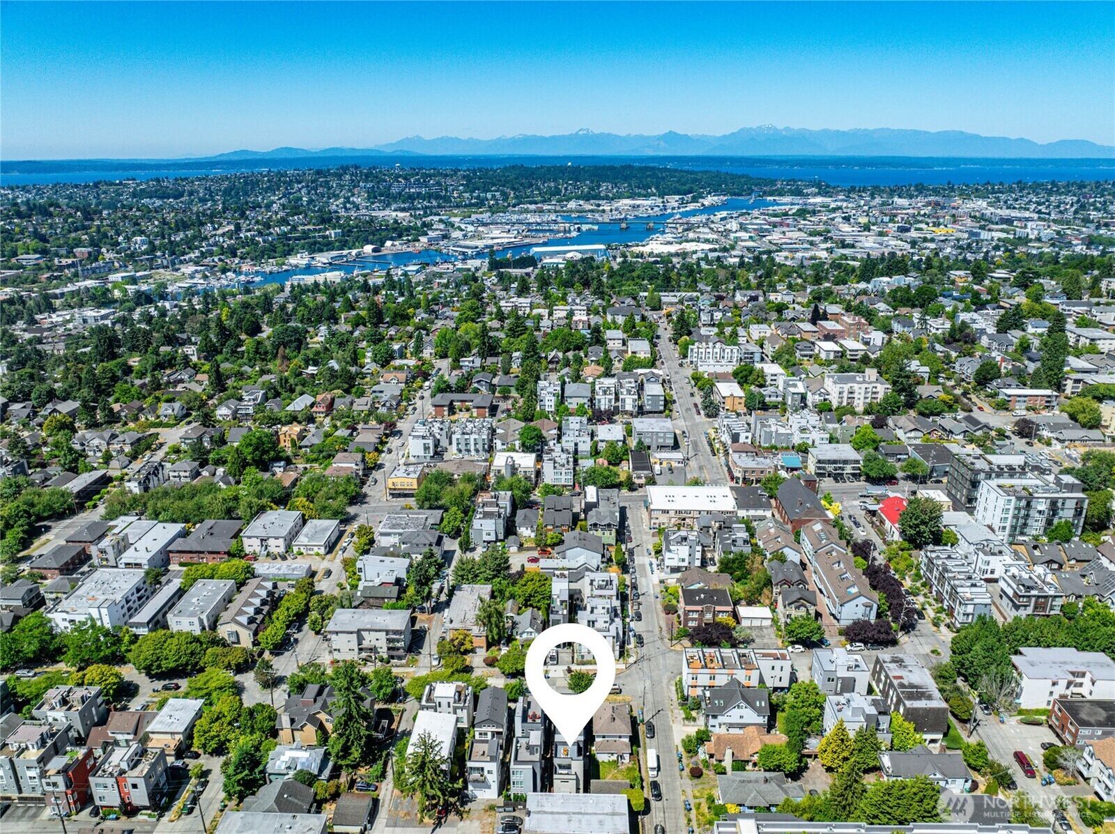 Property Photo: 4222 Linden Avenue N WA 98103