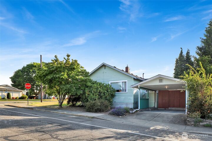 Property Photo: 502 E Grover Street WA 98264