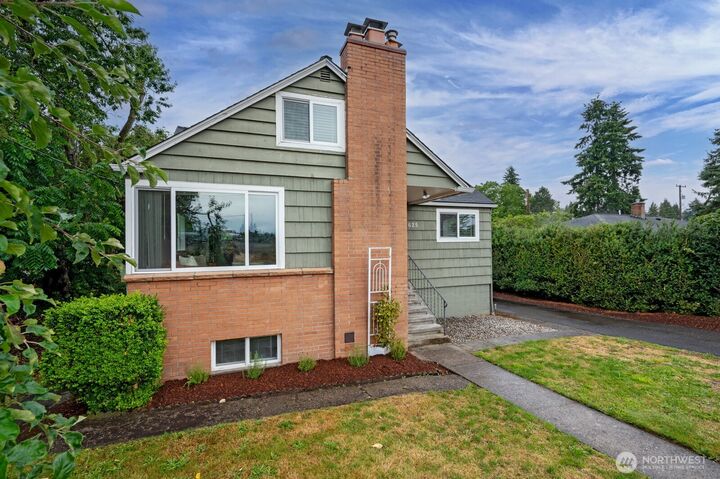 Property Photo:  10625  16th Avenue SW  WA 98146 