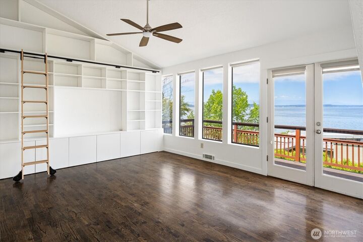 Property Photo: 2364 Hobart Avenue SW WA 98116