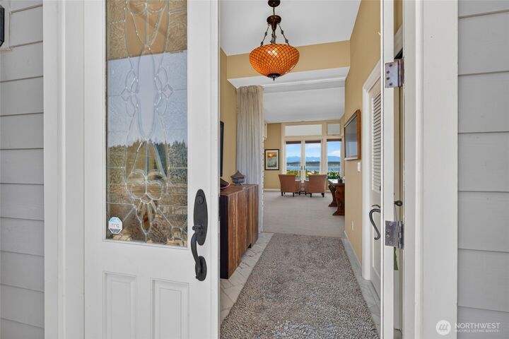 Property Photo:  555  Alder Street  WA 98020 
