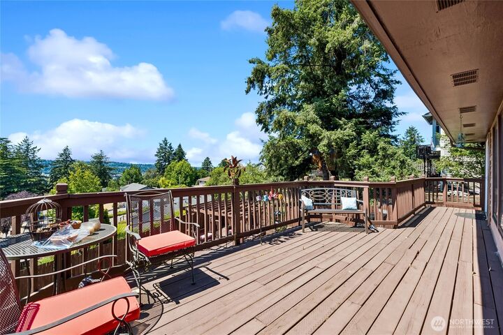 Property Photo:  2610 NE 5th Court  WA 98056 