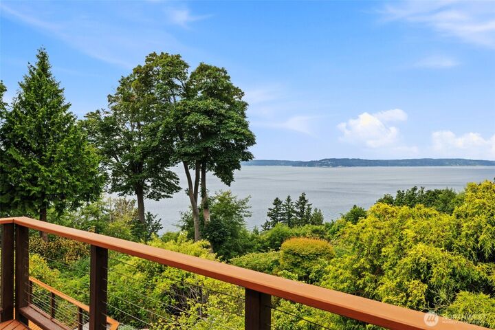 Property Photo: 7320 164th Place SW WA 98026