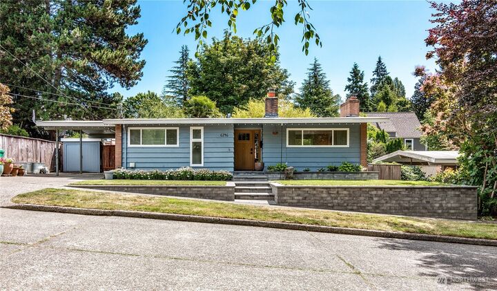 Property Photo:  6246  39th Avenue NE  WA 98115 