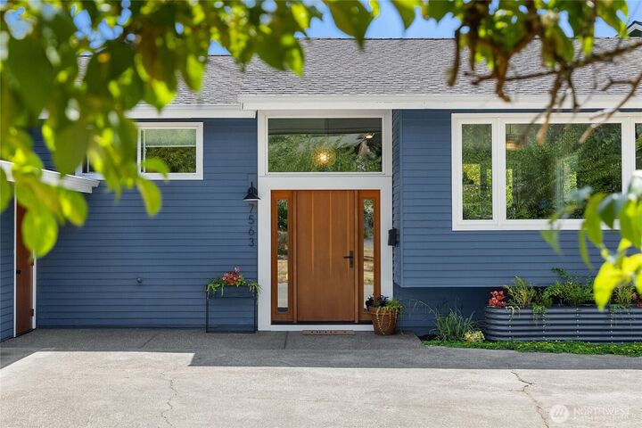 Property Photo:  7563 NE Emerald Way  WA 98110 
