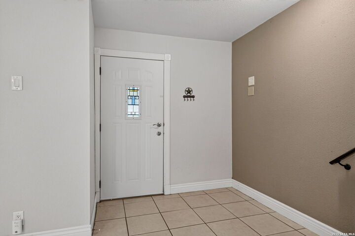 Property Photo: 7322 Oak Manor Dr 44 TX 78229