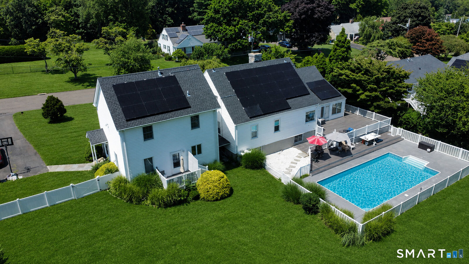 Property Photo: 16 Windy Ridge CT 06611