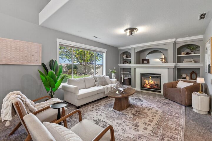 Property Photo: 1679 N Carson Range St WA 99019