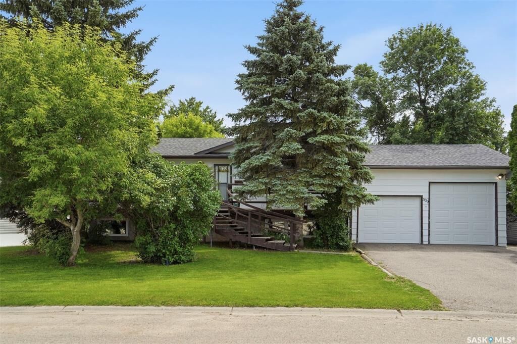 Property Photo: 309 2nd Avenue W SK S0K 4T0