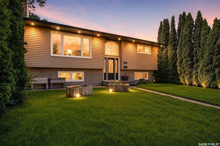 Property Photo: 1207 Grandview Street W SK S6H 5M3