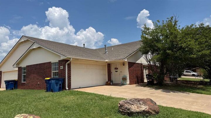 Property Photo: 414-416 E Britton Court OK 74075