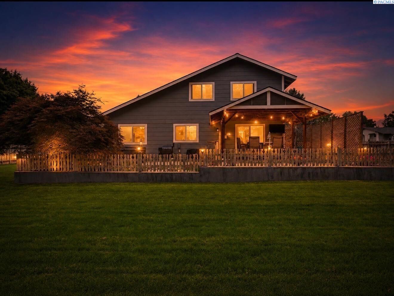 Property Photo:  203 E 45th Pl  WA 99337 