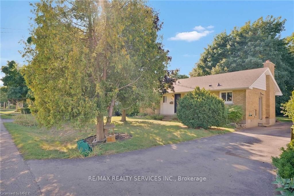 Photo de la propriété:  675 Inverness Avenue  ON L7T 3S9 