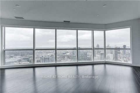 Property Photo: 386 Yonge Street 5016 ON M5B 0A5
