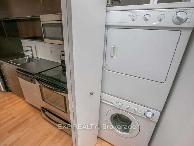Property Photo: 324 Laurier Avenue W 1401 ON K1P 0A4