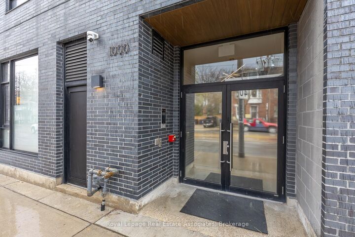 Property Photo: 1000 Bathurst Street 102 ON M5R 3G7