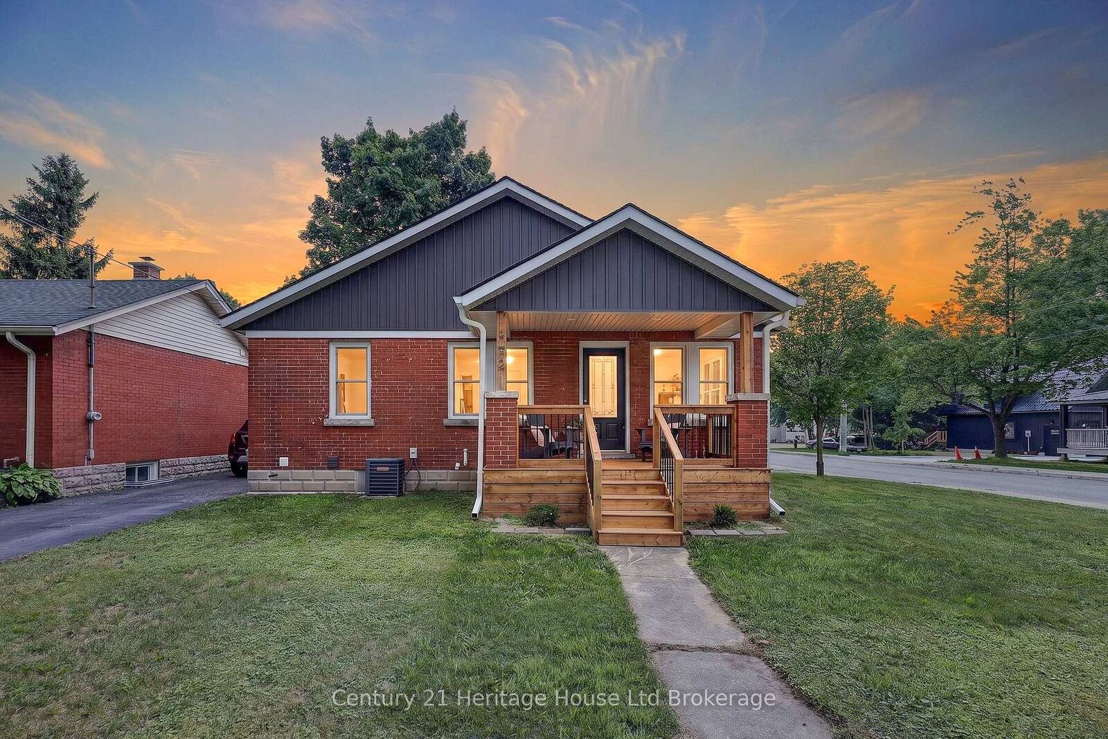 Property Photo:  272 Wellington Street N  ON N4S 6S3 