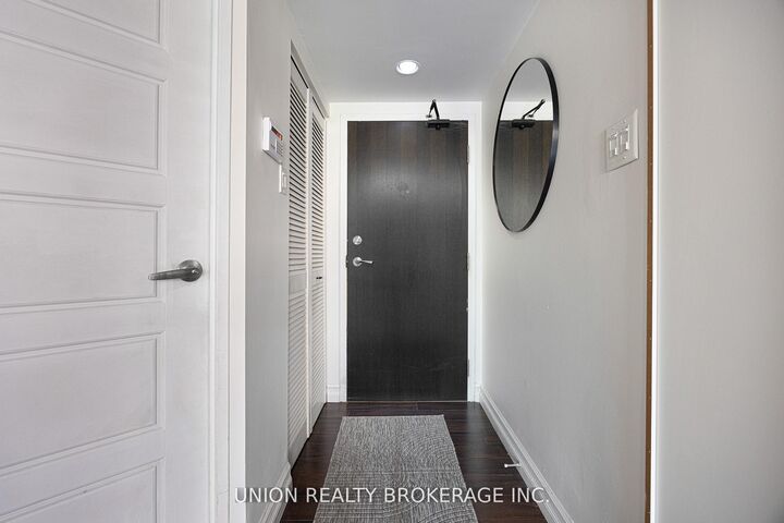 Property Photo: 60 Homewood Avenue 208 ON M4Y 2X4