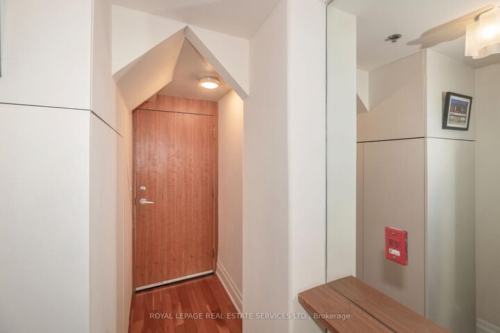 Property Photo: 384 Sunnyside Avenue 308 ON M6R 2S1