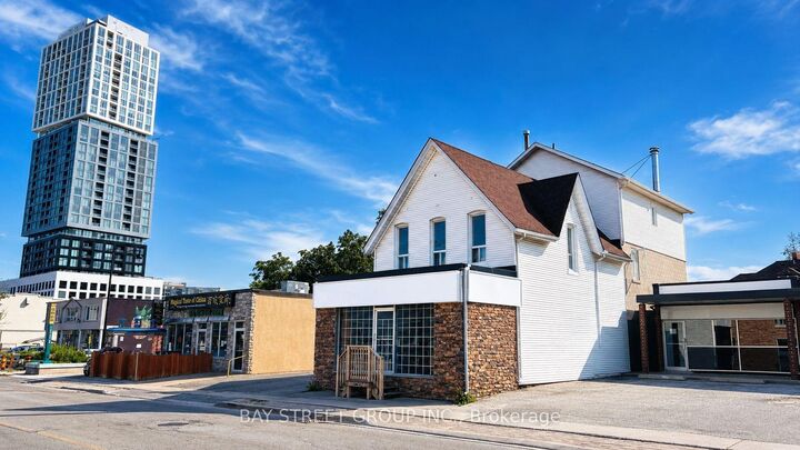 Property Photo: 66 Maple Avenue 102 ON L4N 1R8