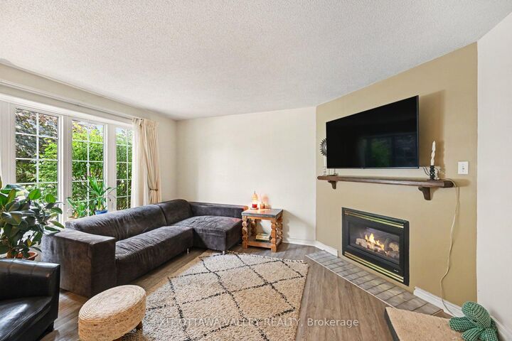 Property Photo:  11 Maple Drive  ON K7S 3V3 