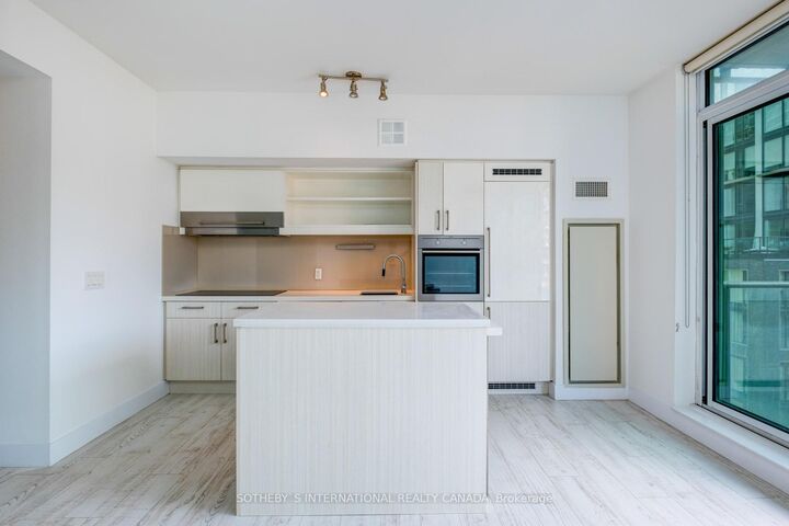 Property Photo: 39 Sherbourne Street 1004 ON M5A 2P6