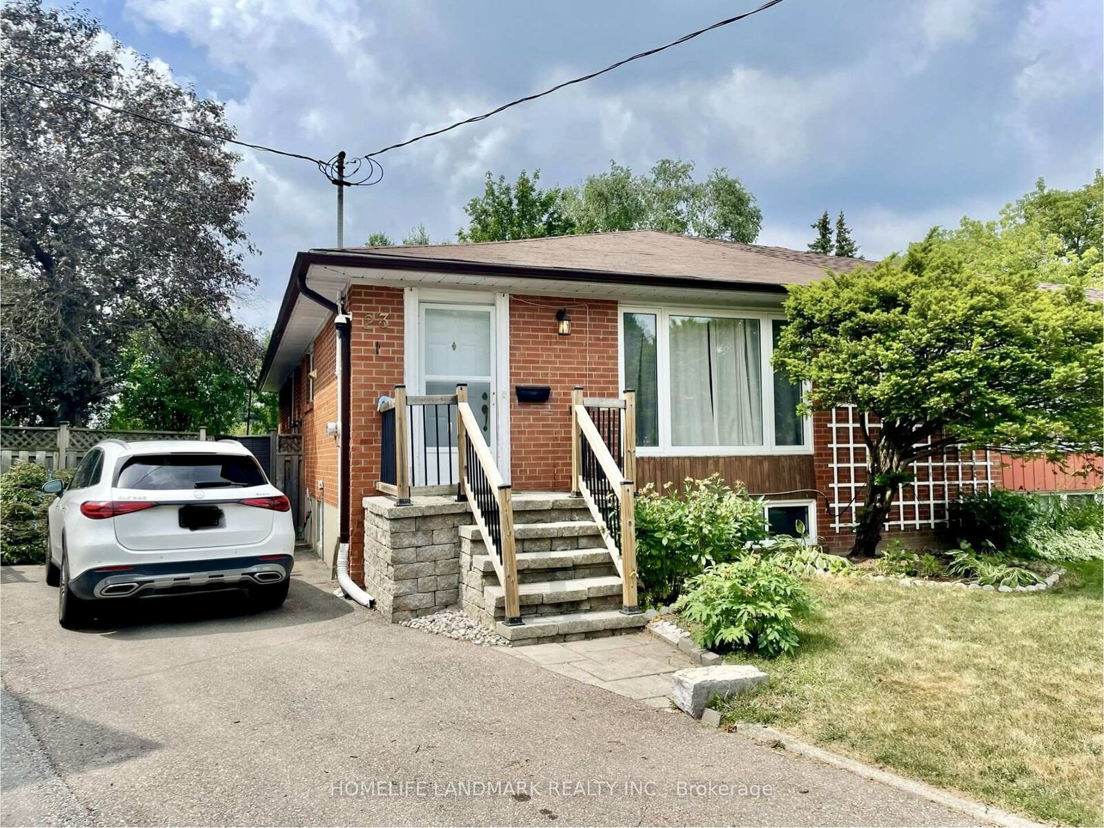 Property Photo:  23 Beethoven Court  ON M2H 1W1 