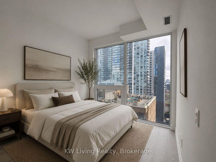 Photo de la propriété:  82 Dalhousie Street 2001  ON M5B 0C5 