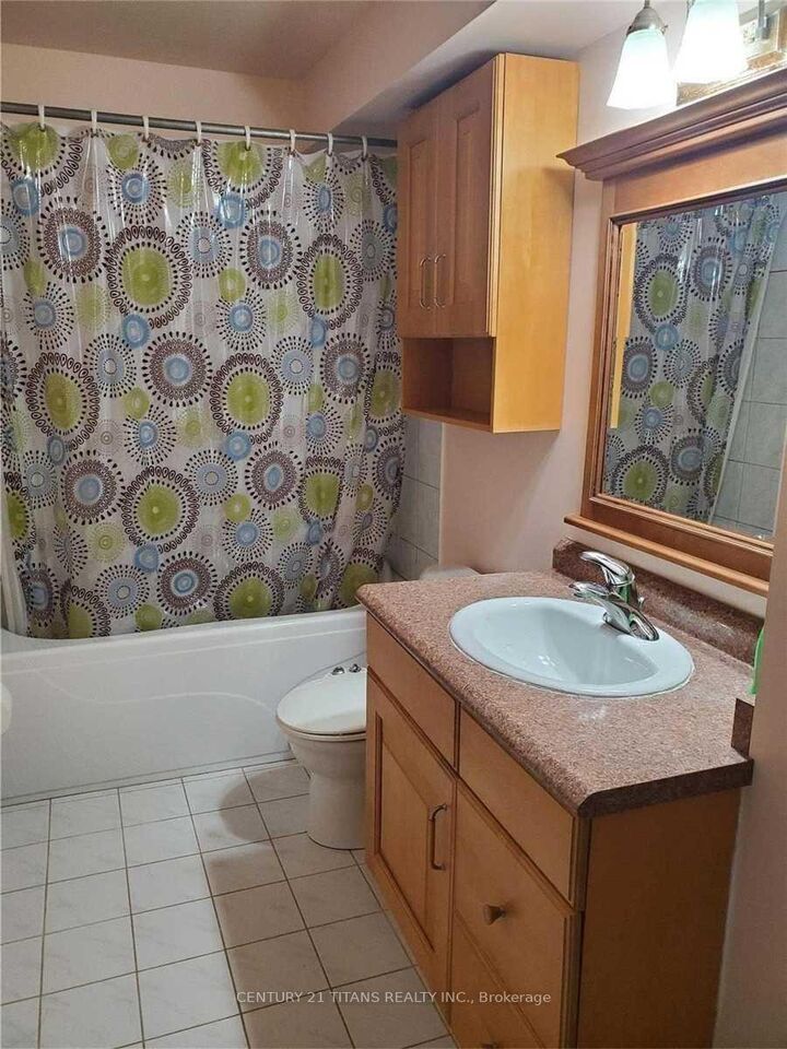 Photo de la propriété: 105 Wilkes Crescent ON M1L 0B2