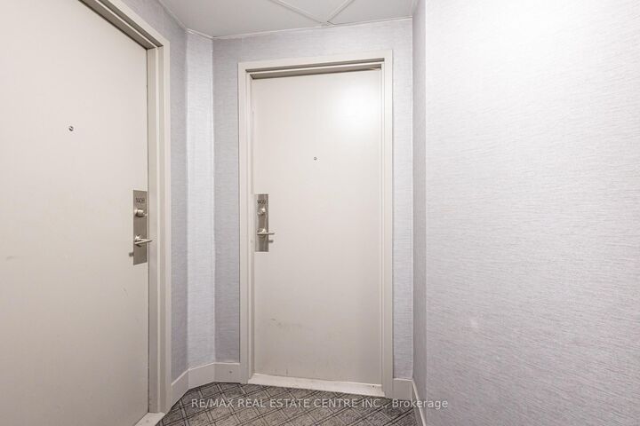 Property Photo: 816 Lansdowne Avenue 1409 ON M6H 4K6