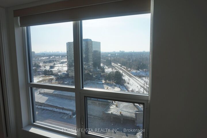 Property Photo: 275 Village Green Square 1522 ON M1S 0L8