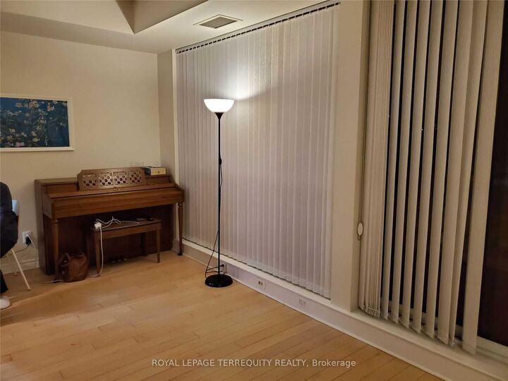 Property Photo:  2885 Bayview Avenue 424  ON M2K 0A3 