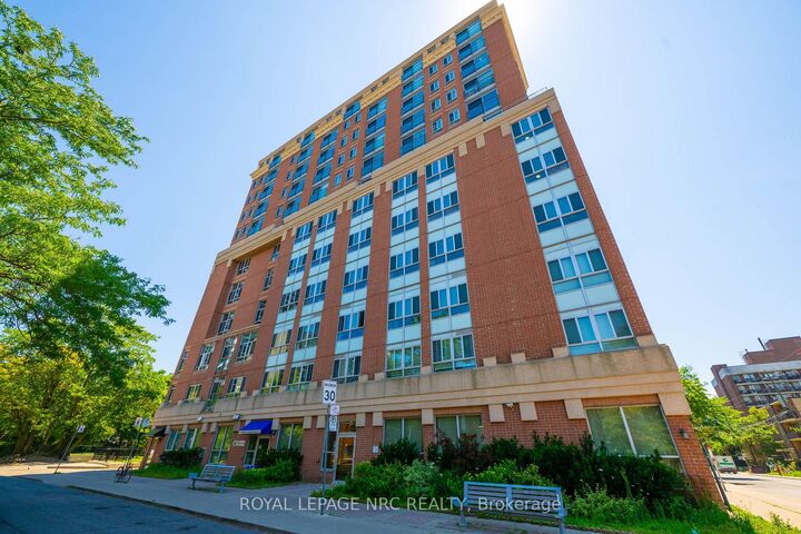 Property Photo: 15 Maplewood Avenue Ph 6 ON M6C 4B4