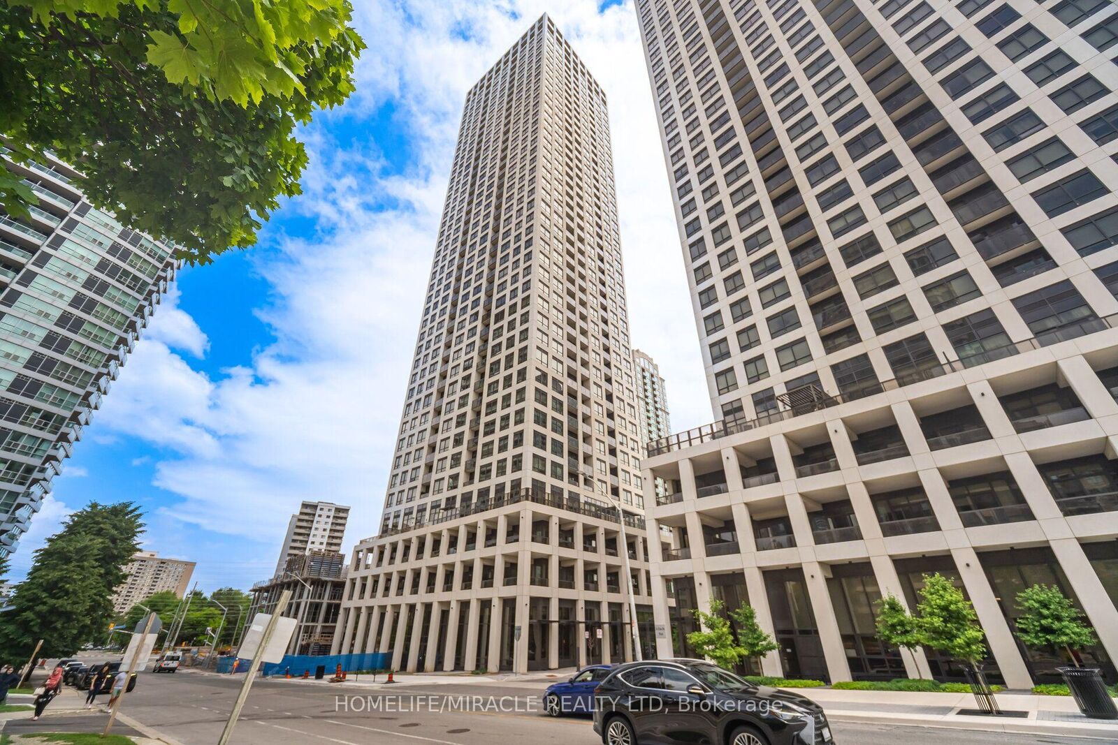 Property Photo:  30 Elm Drive W 1609  ON L5B 0N6 