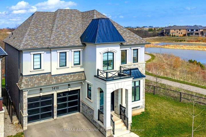 Property Photo: 1416 Ford Strathy Crescent S ON L6H 6E3