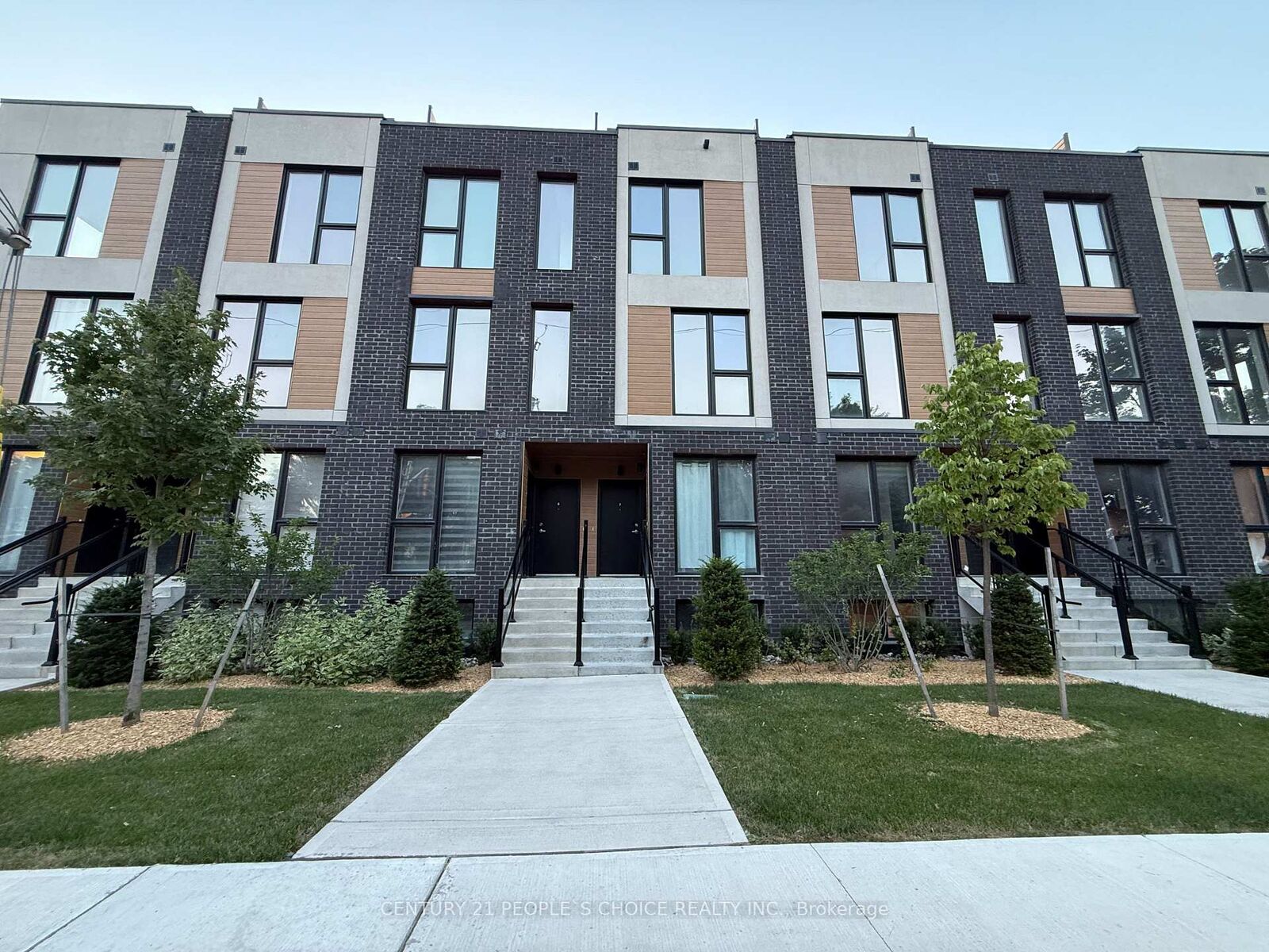 Photo de la propriété:  180 Clonmore Drive S 8 Blk F  ON M1N 1Y1 