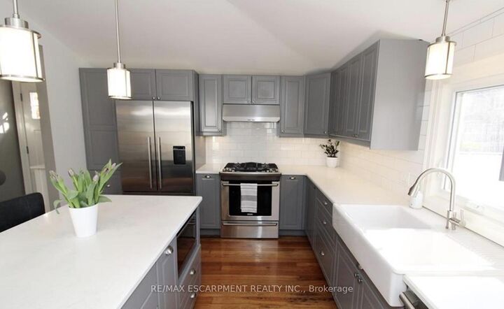 Property Photo:  32 Rodman Street Main  ON L2R 5E1 
