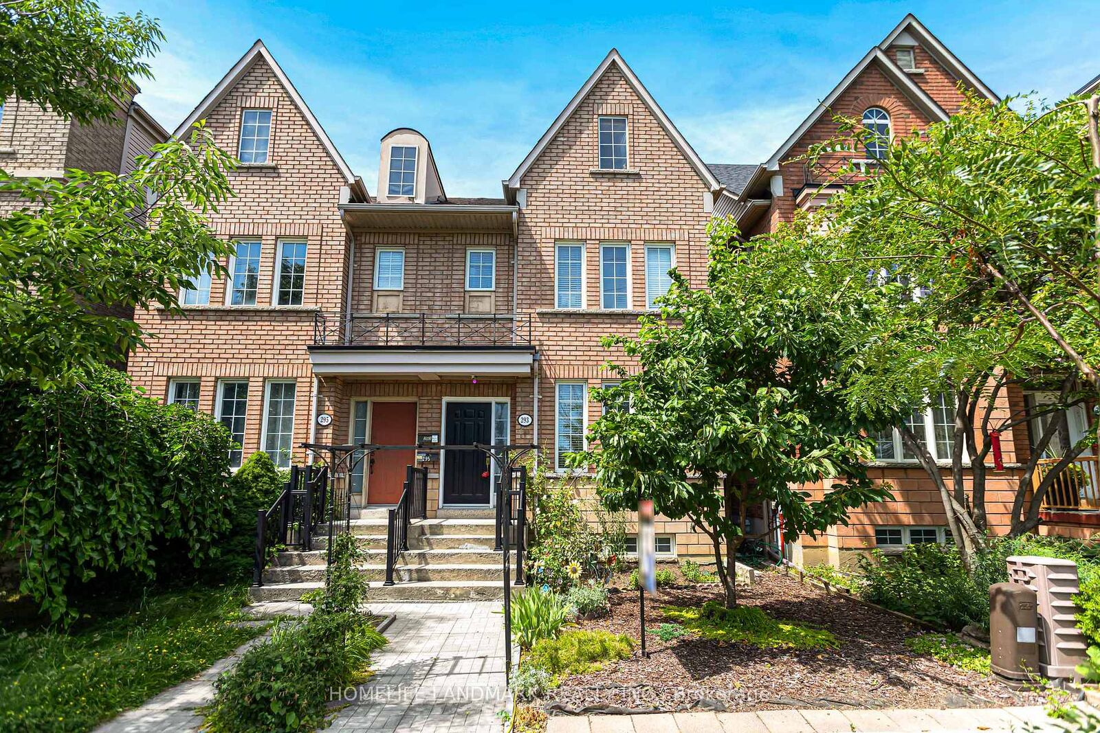 Property Photo: 293 Murray Ross Parkway ON M3J 3N7