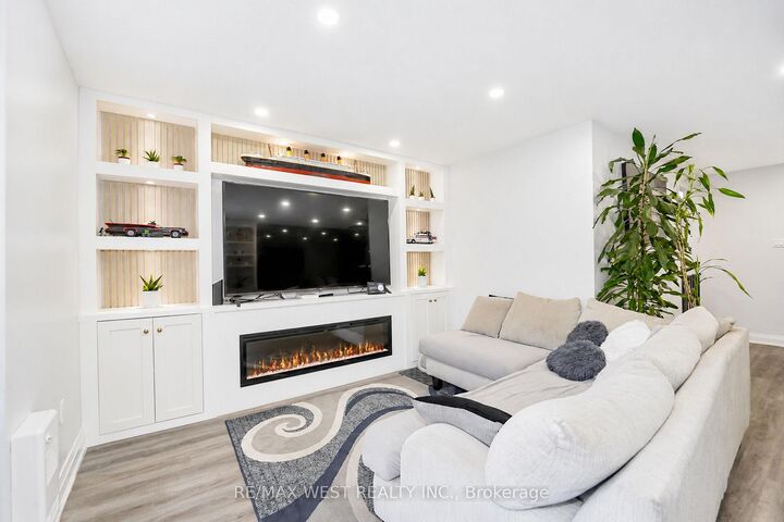 Property Photo:  50 Scarborough Golf Club Road 159  ON M1M 3T5 